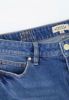 Zusss trendy mom jeans midden blauw