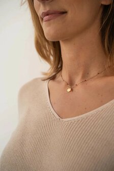 Zusss ketting met bedel en kraaltjes koraalroze/goud